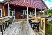 Golf, Outdoor Bar, Restaurant - The Timber Cabin
