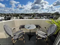Quiet, sunny apartment with exceptional view of Paris - sleeps 4