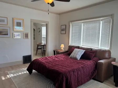 Cozy 2-bedroom house in charming Casper with WiFi, AC