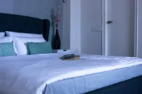 The Blue Door - Luxurious home with a Sunset View Hotels in Barog