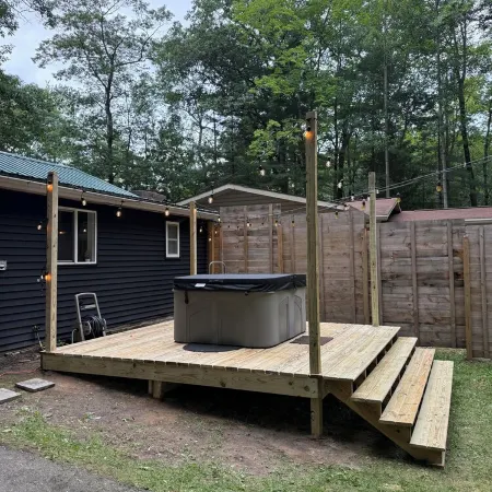 2-bedroom pet friendly Lake Huron cabin with Hot Tub, Sauna in Greenbush