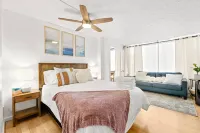 Charming Riverwalk Retreat – Spacious Downtown Condo