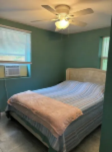 Charming 1-bedroom cottage pet/kid friendly