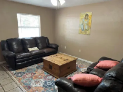 Cozy 2-bedroom house in charming Chiefland with WiFi, AC