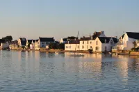 Family home near the beach, between Ile Tudy and Sainte Marine Hotels in Combrit