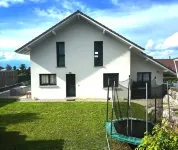 Family villa between lake and mountains