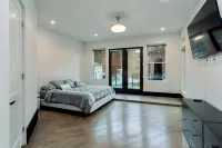 LUXE Living/10,000+sqft/Mins to DT Atlanta!