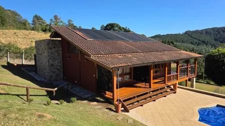 Araucaria Suite Mountain Lands Refuge Отели рядом с достопримечательностью «Escola Mineira de Falcoaria»