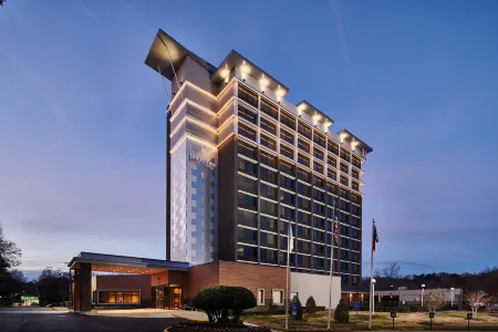 DoubleTree by Hilton Raleigh Crabtree Valley Отели рядом с достопримечательностью «JC Raulston Arboretum at NC State University»