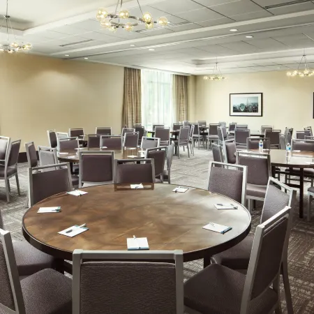 Hampton Inn & Suites Teaneck Glenpointe
