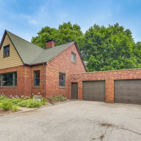 Cozy Abode ~ 3 Mi to Indiana Dunes Nat'l Park