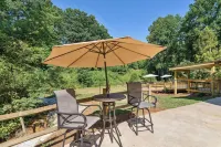 Hickory Hideaway: Pet-Friendly Haven w/ Fire Pit! - 3-Sterne