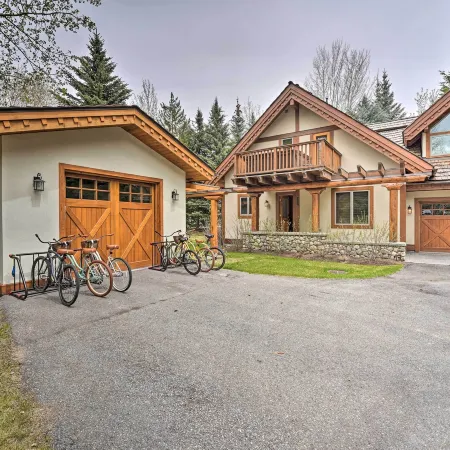 Serene Sun Valley Home w/ Hot Tub & Mtn Views