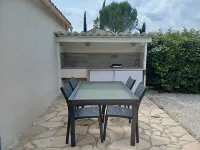 Charming cottage in residence with swimming pool Hotels in Fayence