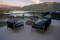 Ultra Luxury Chelan Lake House w/ Sauna, Steam Room, Cold Plunge, and Hot Tub