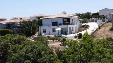 Villa set between the sea and the Massif de Bavella, magnificent view.