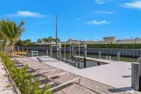 Marco Luxe Retreat / Waterfront