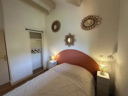 Vacation home with unoverlooked garden, a stone's throw from the ramparts