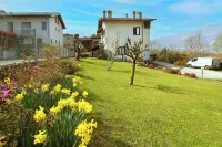 Spazioso appartamento con vista lago in zona tranquilla adatto per famiglie.