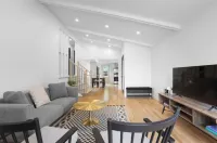 Stylish 4BR House close to DT