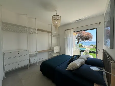 Charming house facing the sea