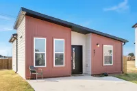 Sophisticated + Cozy Home in Bentonville, Arkansas 森特頓住宿飯店