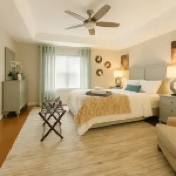 Shadow Bay Luxe Home with a Private Screened Pool near Universal Studios.