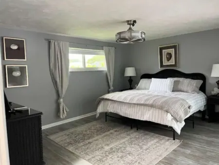 Heart of Fort Myers, close to it all!