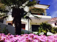 Bright family apartment with terrace 2 minutes from the sea