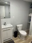 Charming lower level private entrance suite - Bungalows