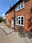 Weighbridge House – 4-Bedroom Canal-Side Cottage in Tardebigge Hotels in Bromsgrove