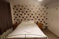 Curzon St - 4 Beds Sleeps 7 with Street Parking