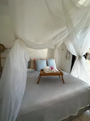 Sea view apartment with private access to the beach. Hotels in Armacao