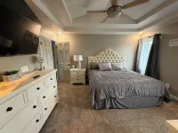 Relaxing 4-bedroom Retreat with Cozy Patio in Sioux Falls & 2 full kitchens