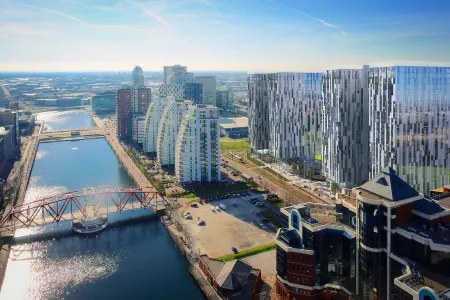 Stylish central apartment with 2 free parking spaces!