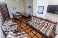 Praia do Forte! Apartamento todo de frente ao mar.