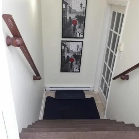 Private and cozy one bedroom sanctuary few minutes from the Airport