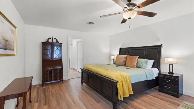 Honey Dreams on Lake McQueeney.  Within minutes to tons of local attractions!