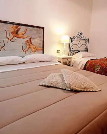 Triple room in apartment and bathroom, experience the magic of the historic center