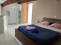 Villa Provençale 10/12 persons Hotels in Grignan