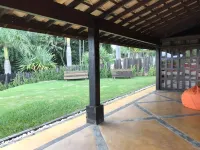 Country House with Red Pool Hotels in Piracaia