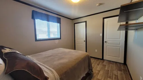 Guest suite in town-2 bedrooms/private kitchen