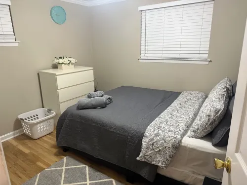 3-bedroom cozy home  in wonderful Selden , Great location close to all. Hotel a Selden