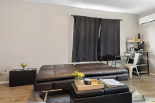 Spacious Studio Apt/Sleeps 2/Extendedstays/Work or Vacation/Free Wifi & Parking