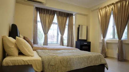 9-11 pax 3R2B Teluk Kemang P. Dickson Condo Отели рядом с достопримечательностью «Teluk Kemang»