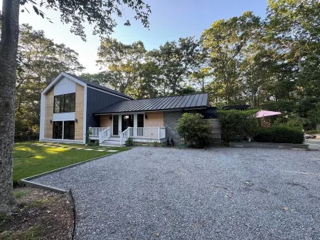 New built exclusive 3-bedroom house in East Hampton with pool, AC, fitness room