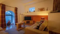 Luxury 2 Bedroom Self Catering Apartment in Historic Abbey On Loch Ness AC25