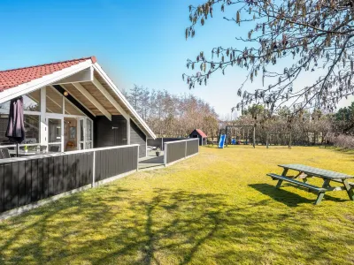 "Germaine" - 1.2km from the Sea Hotel berhampiran Realen