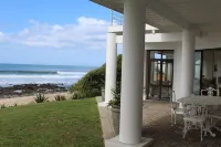 @The Waves beach accommodation with sea and mountain views!7 Bedrooms