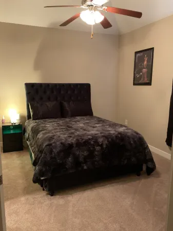 Stylish Townhome in Prime Location Отели в г. Фолл Крик Тауншип